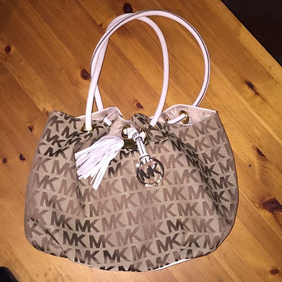 MK perfect summer purse! - Picture 1 of 4